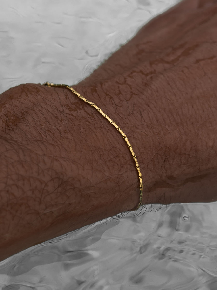 Buy Wire Chain Gold Bracelet For Men and Women in Pakistan.